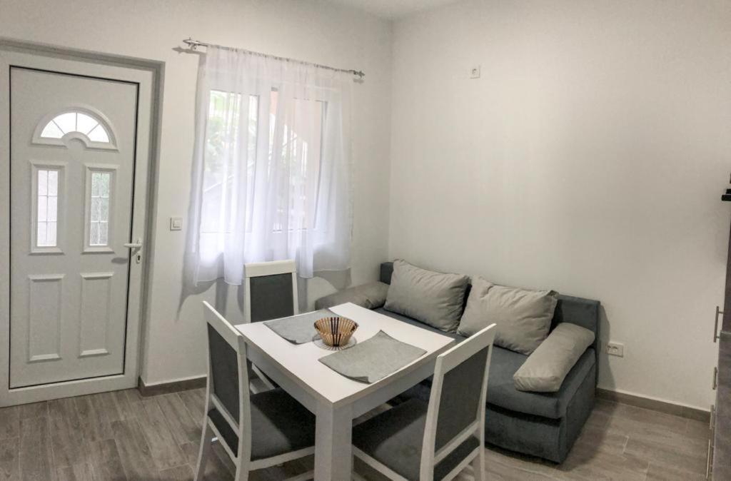 Apartmani Cupara Tivat Kültér fotó